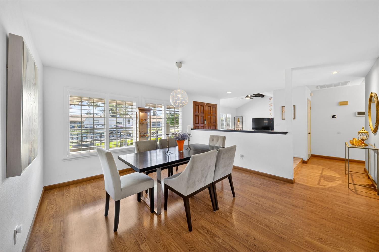 2433 W 3rd St, Madera, CA 93637