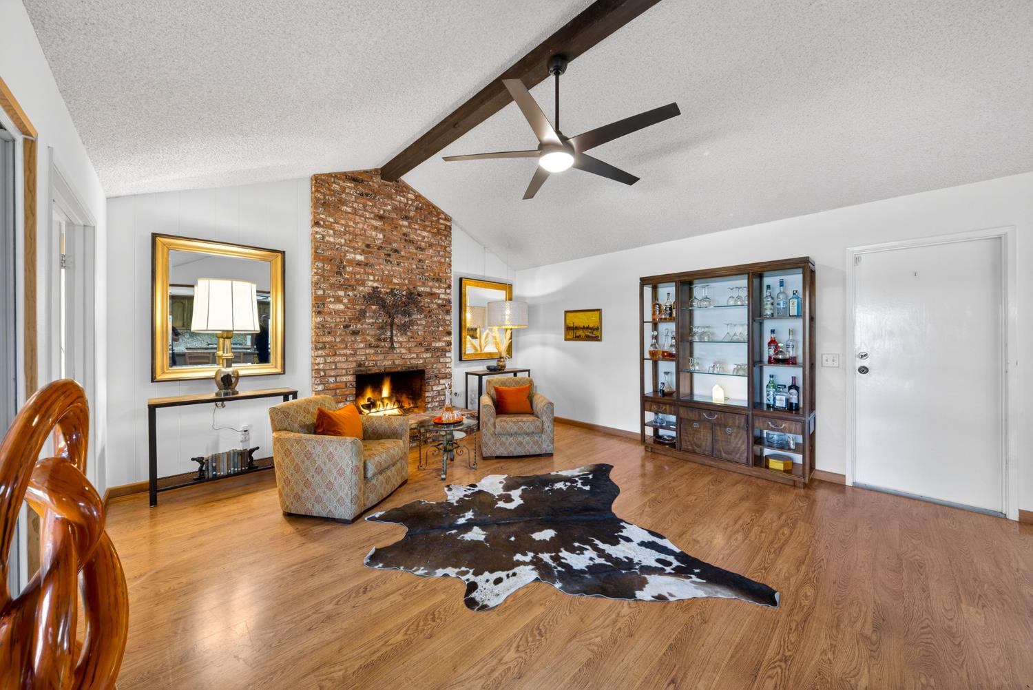 2433 W 3rd St, Madera, CA 93637