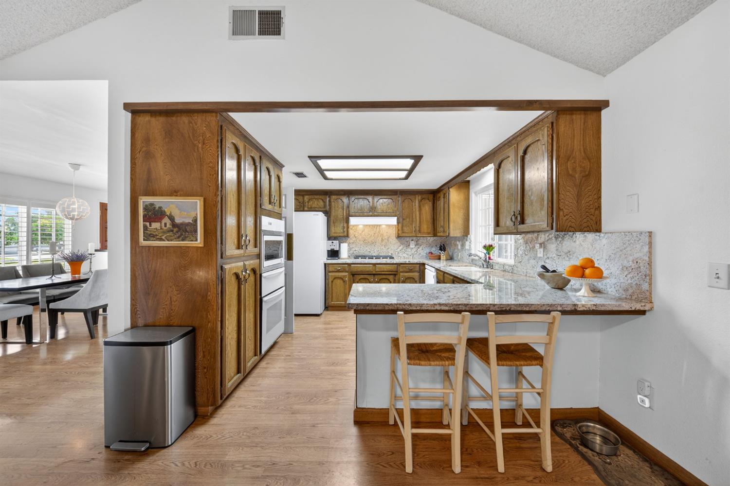 2433 W 3rd St, Madera, CA 93637