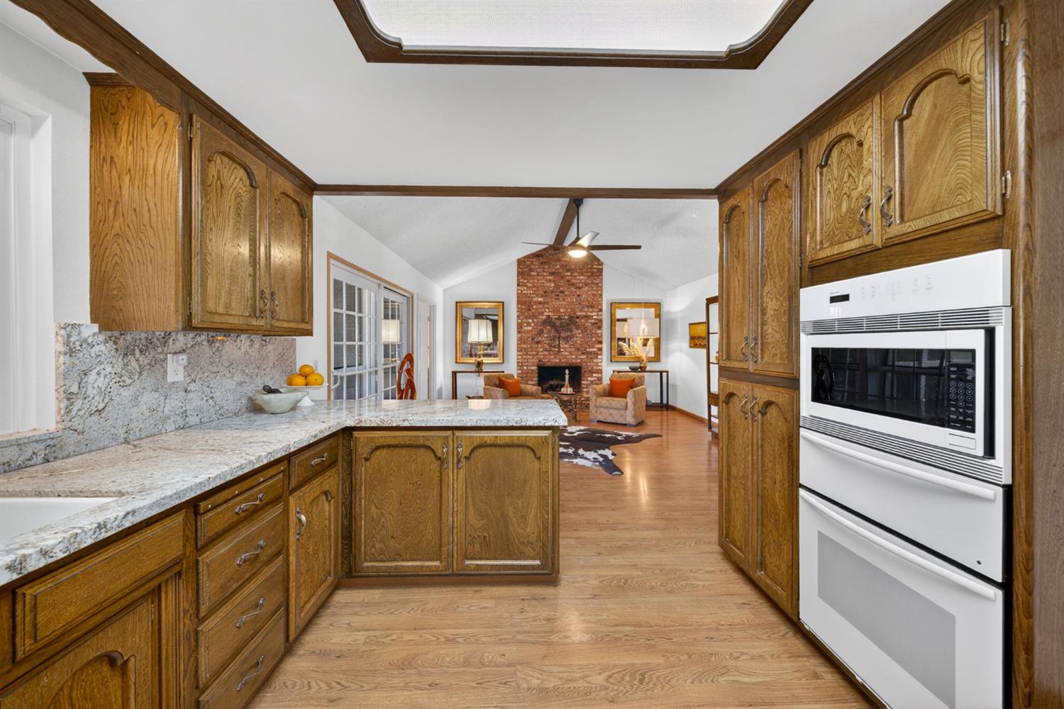 2433 W 3rd St, Madera, CA 93637