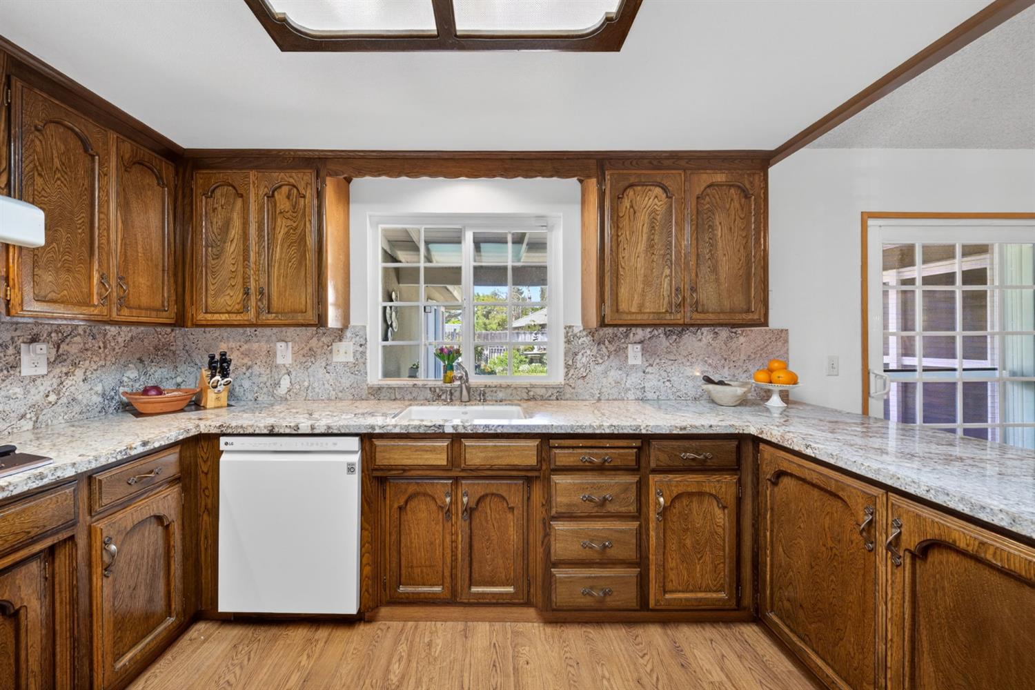 2433 W 3rd St, Madera, CA 93637