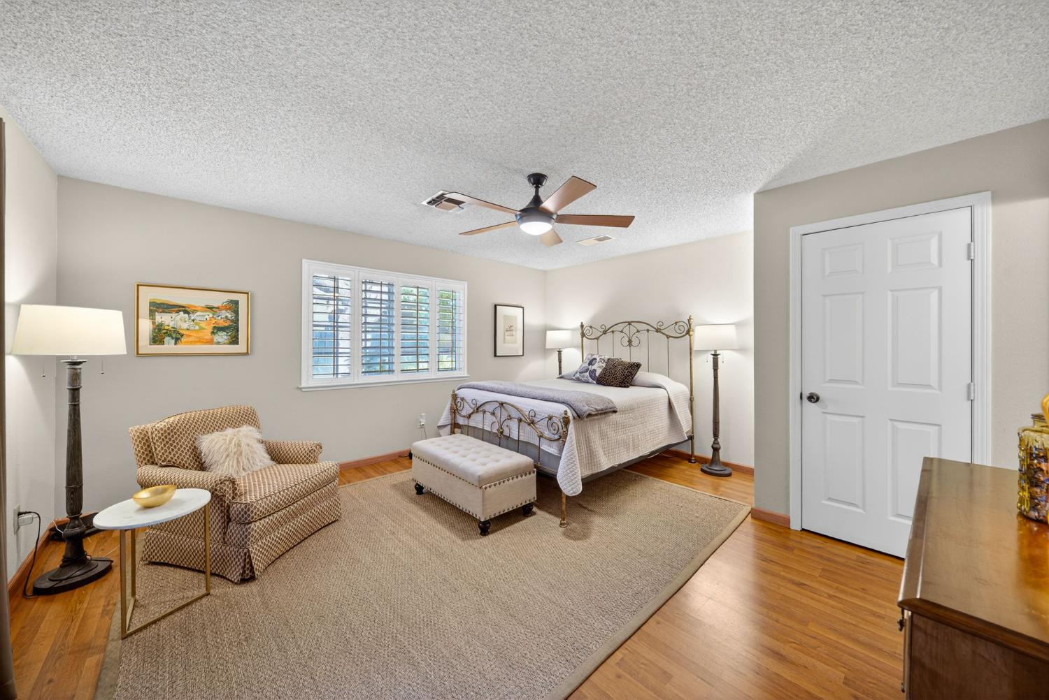 2433 W 3rd St, Madera, CA 93637