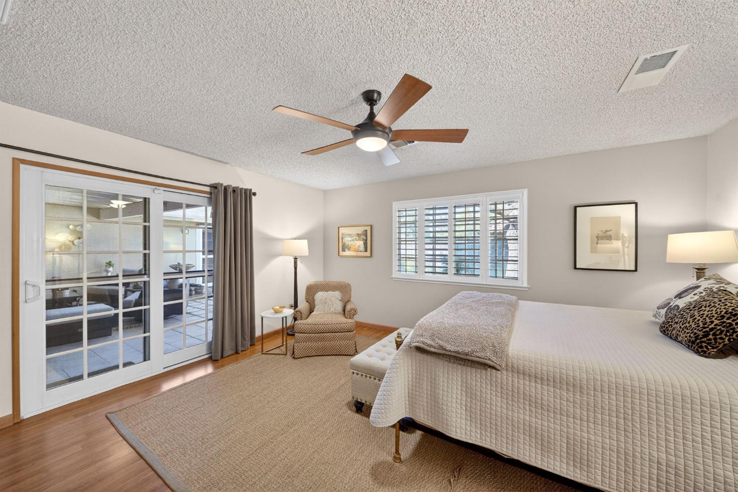 2433 W 3rd St, Madera, CA 93637