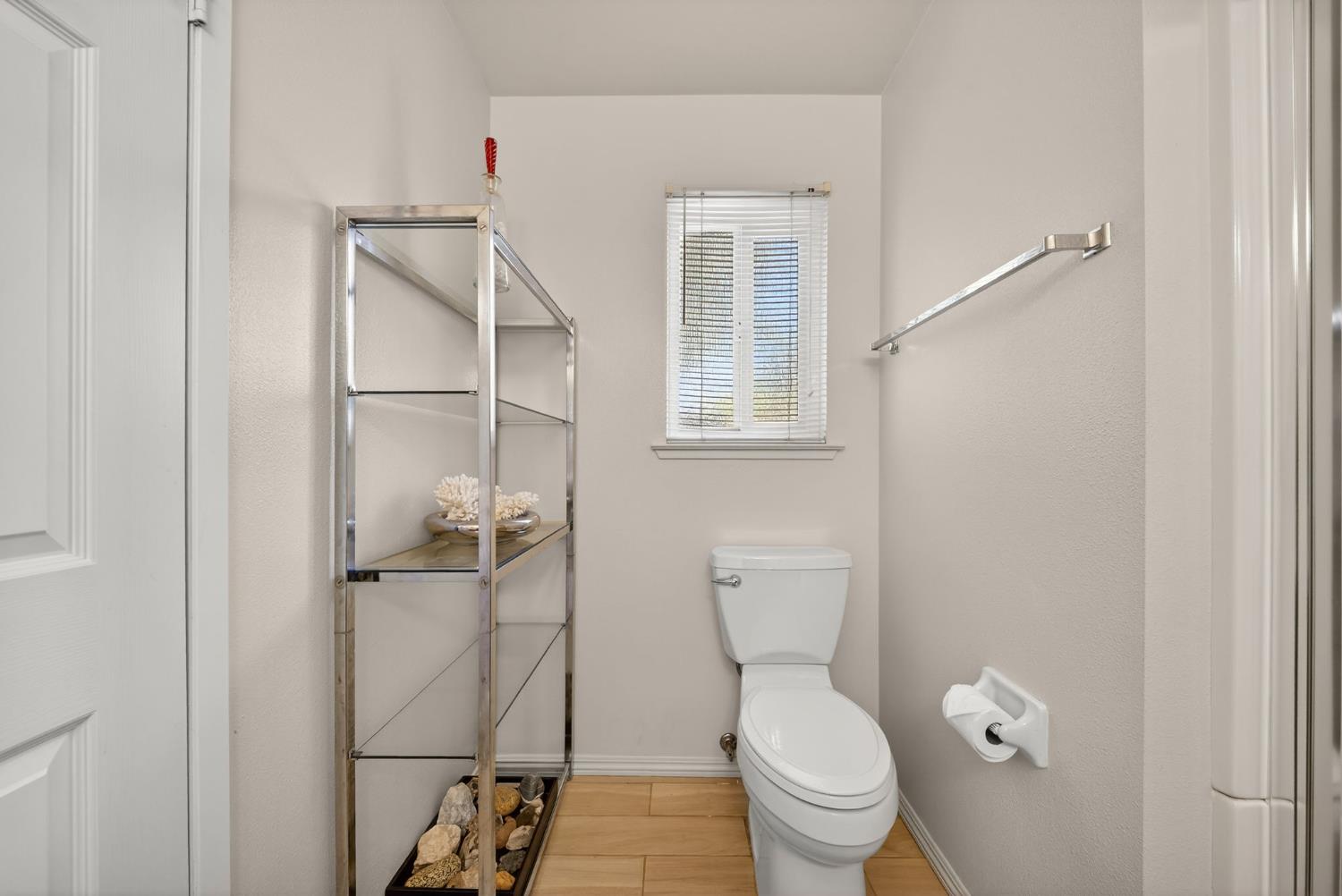 2433 W 3rd St, Madera, CA 93637