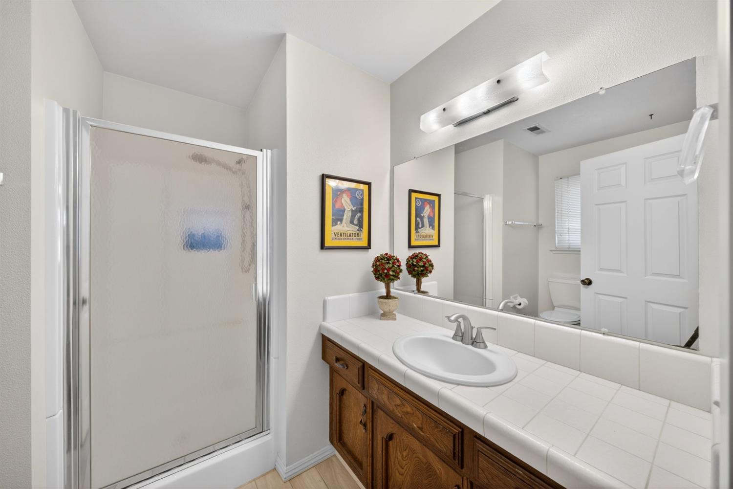 2433 W 3rd St, Madera, CA 93637