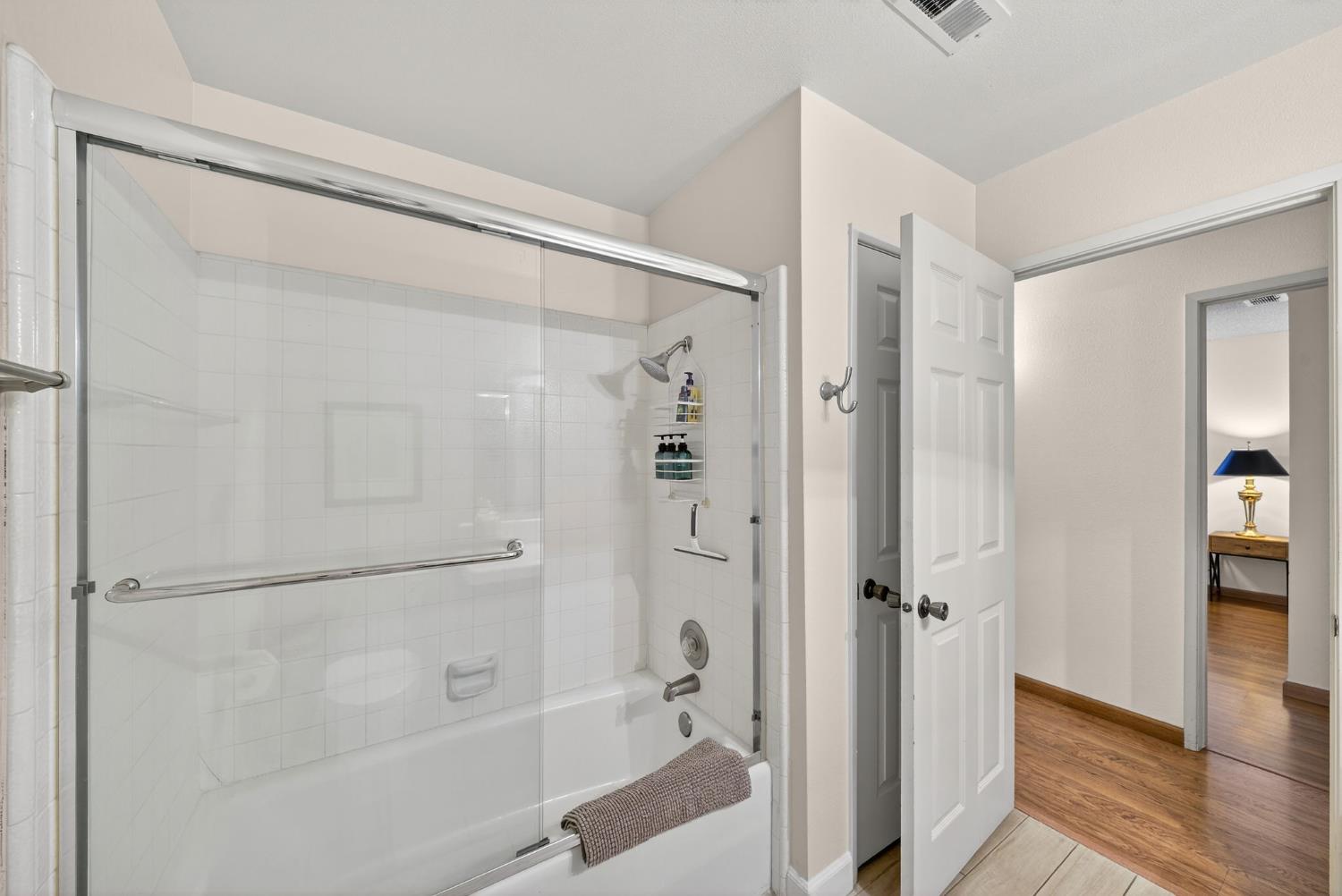 2433 W 3rd St, Madera, CA 93637