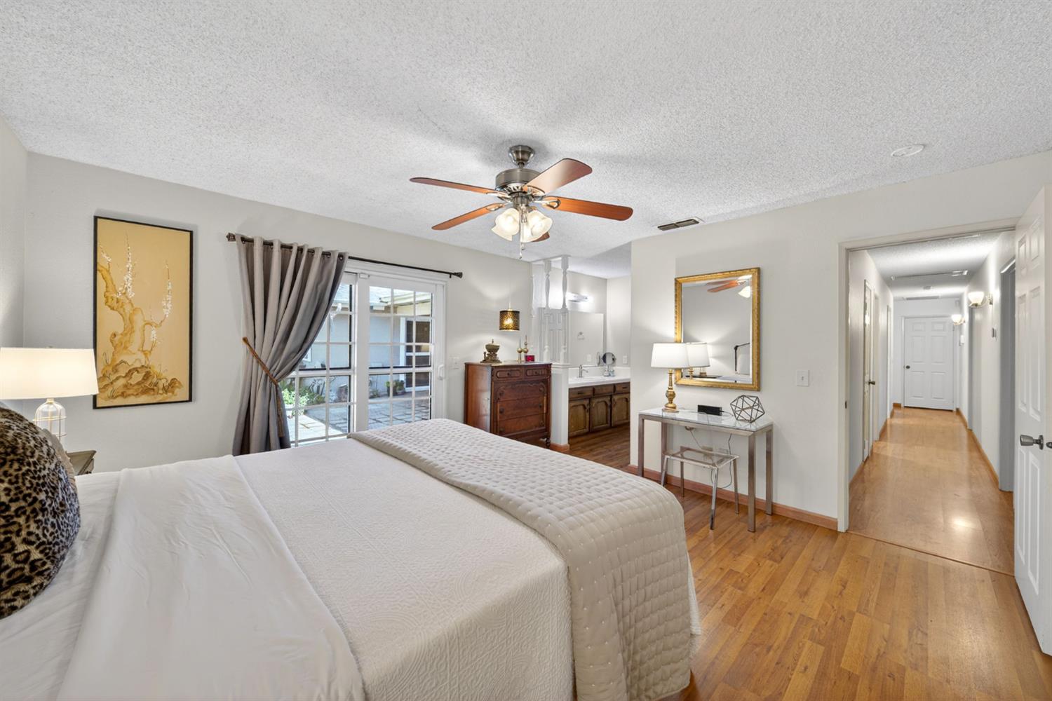 2433 W 3rd St, Madera, CA 93637