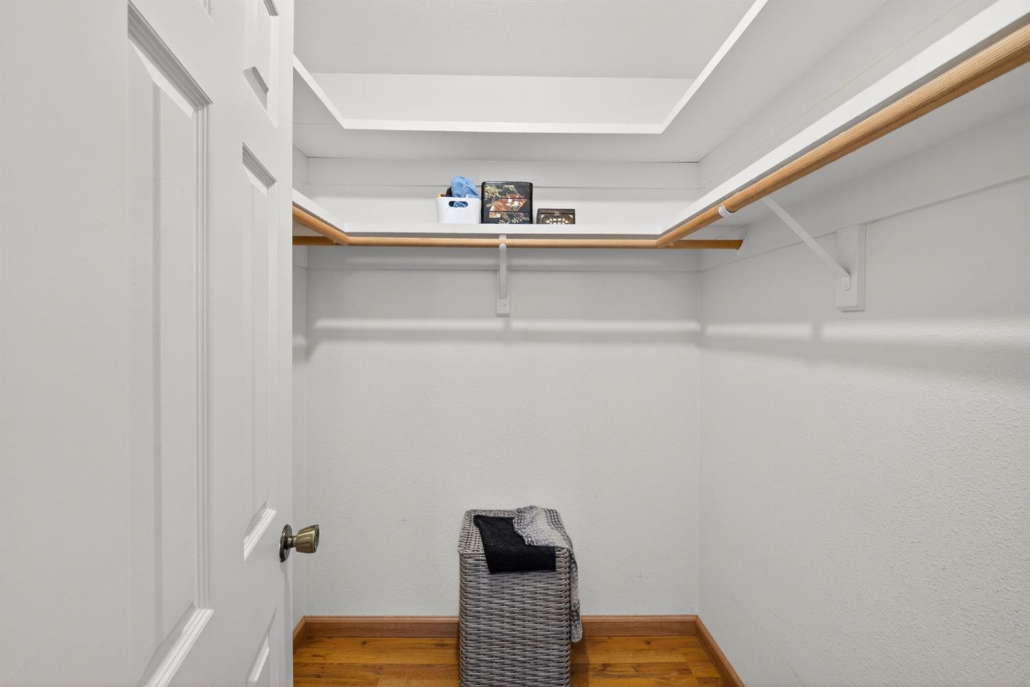 2433 W 3rd St, Madera, CA 93637