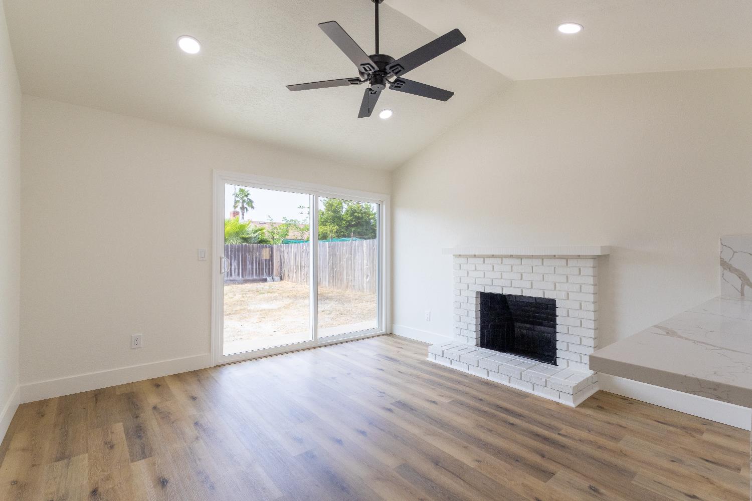 3094 Timmy Ave, Clovis, CA 93612