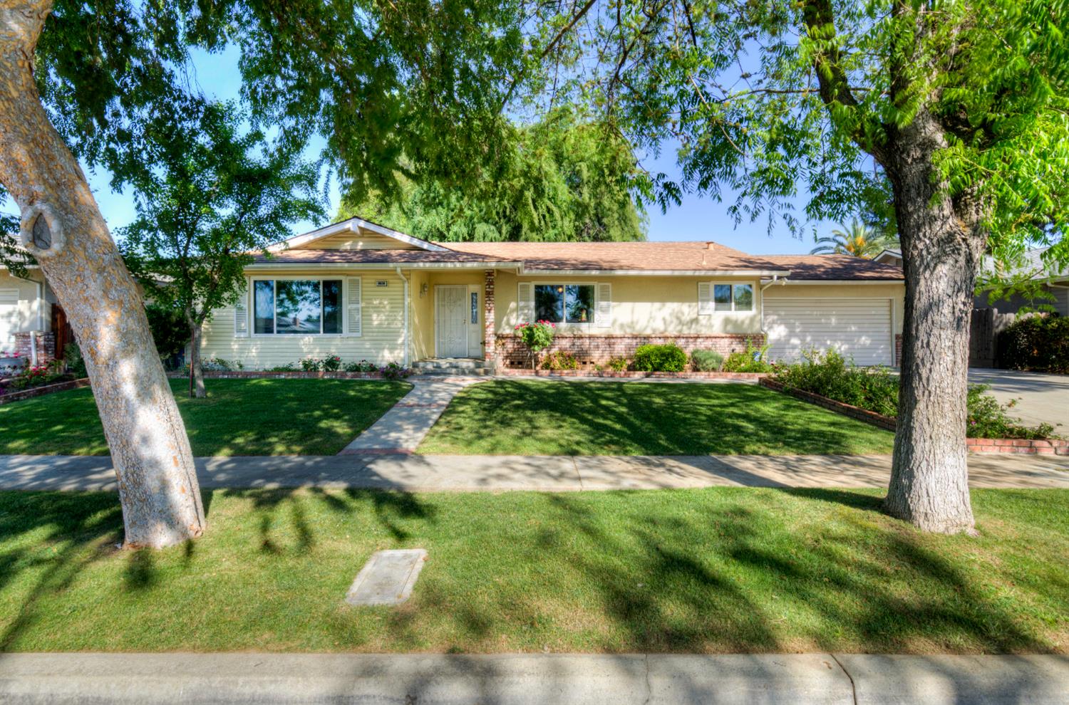 6656 N Dearing Ave, Fresno, CA 93710