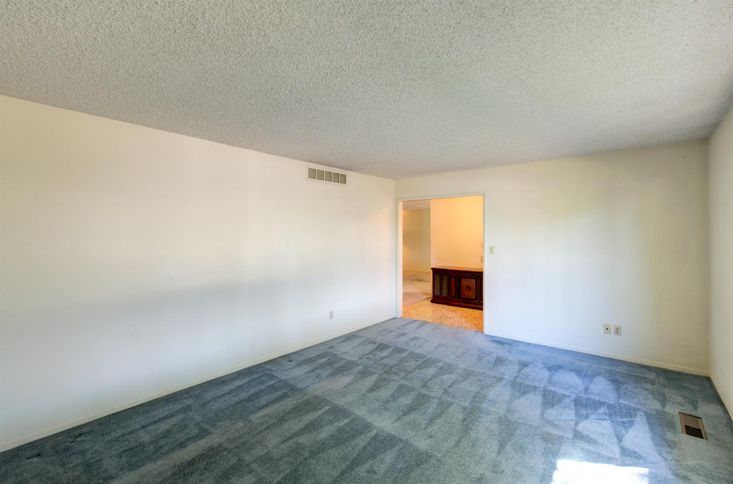 6656 N Dearing Ave, Fresno, CA 93710