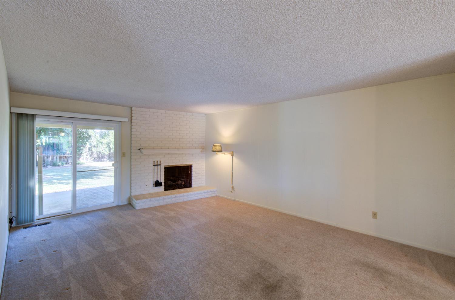 6656 N Dearing Ave, Fresno, CA 93710