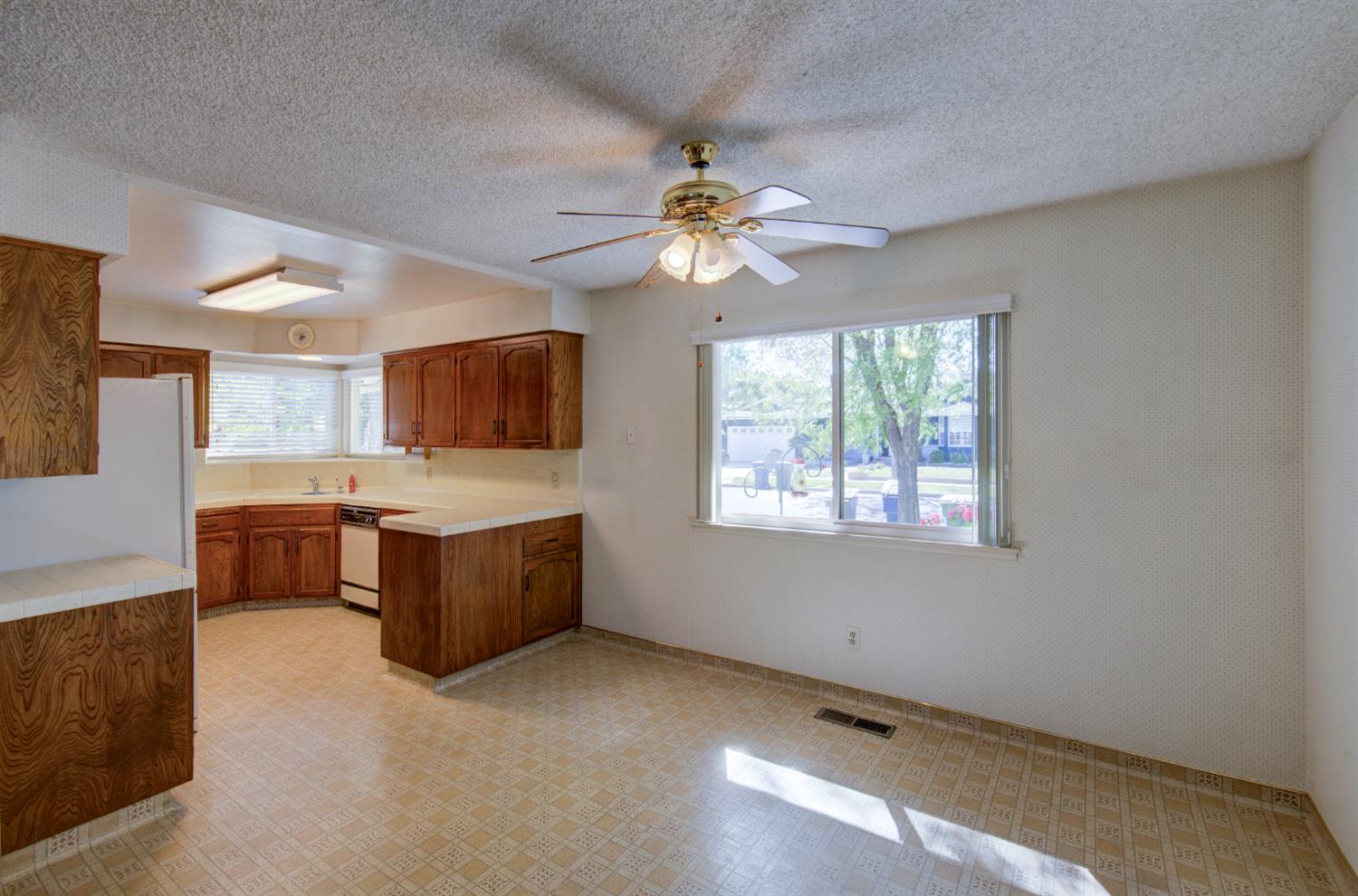 6656 N Dearing Ave, Fresno, CA 93710