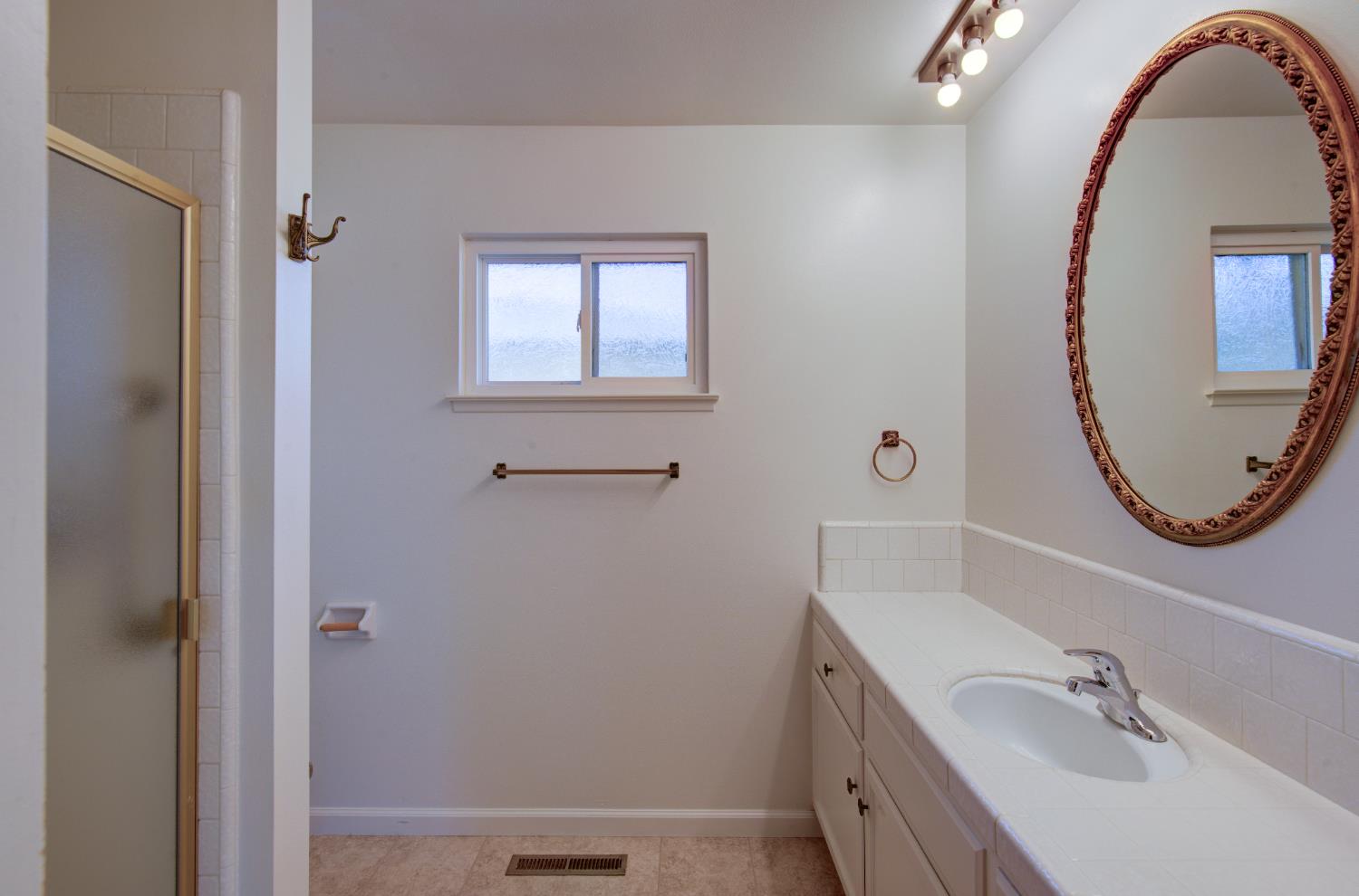 6656 N Dearing Ave, Fresno, CA 93710