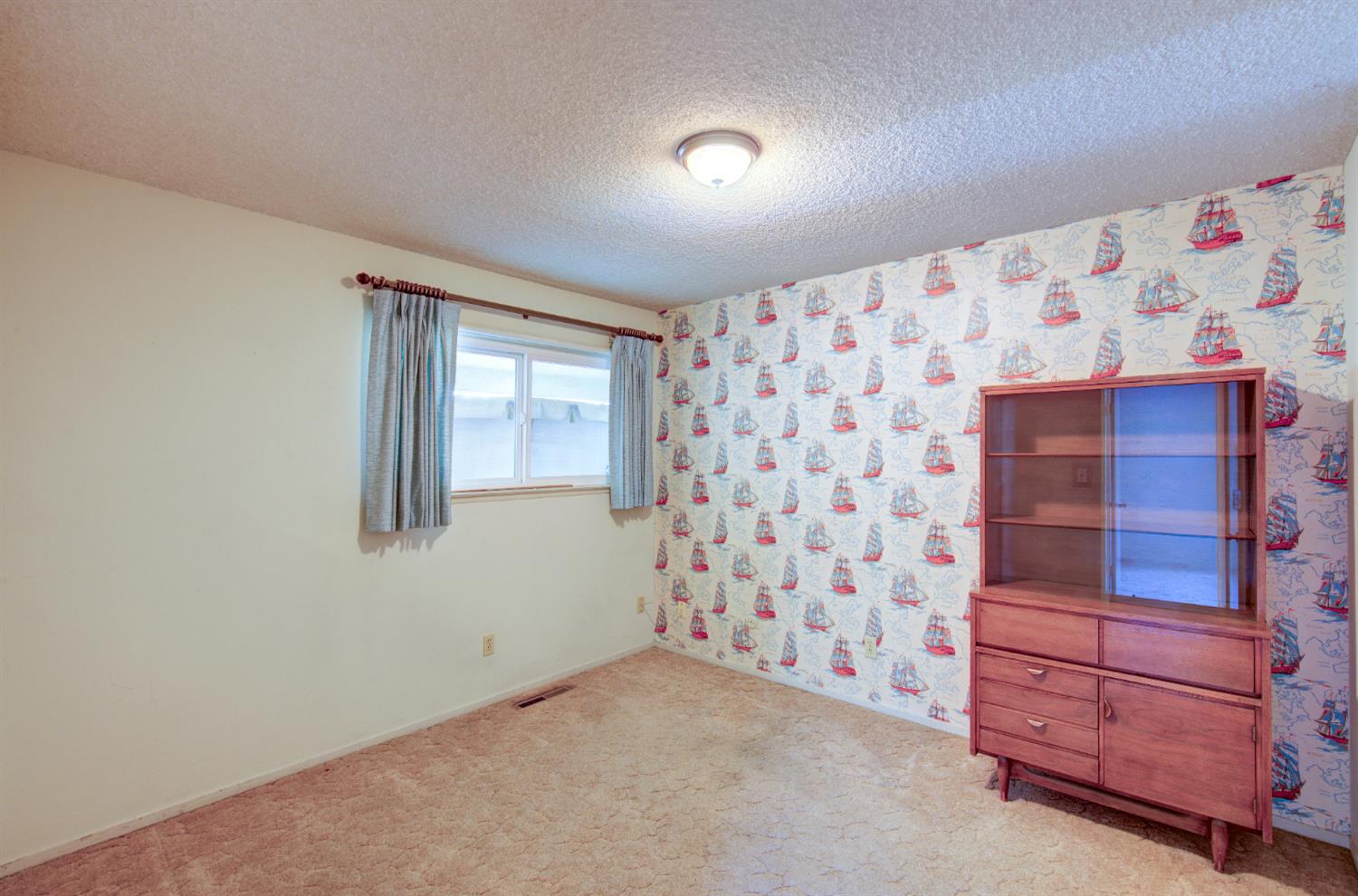 6656 N Dearing Ave, Fresno, CA 93710