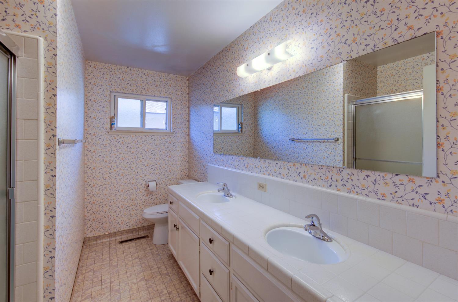 6656 N Dearing Ave, Fresno, CA 93710