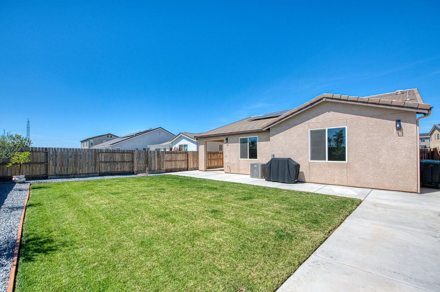 1275 Traverse Dr S, Madera, CA 93636