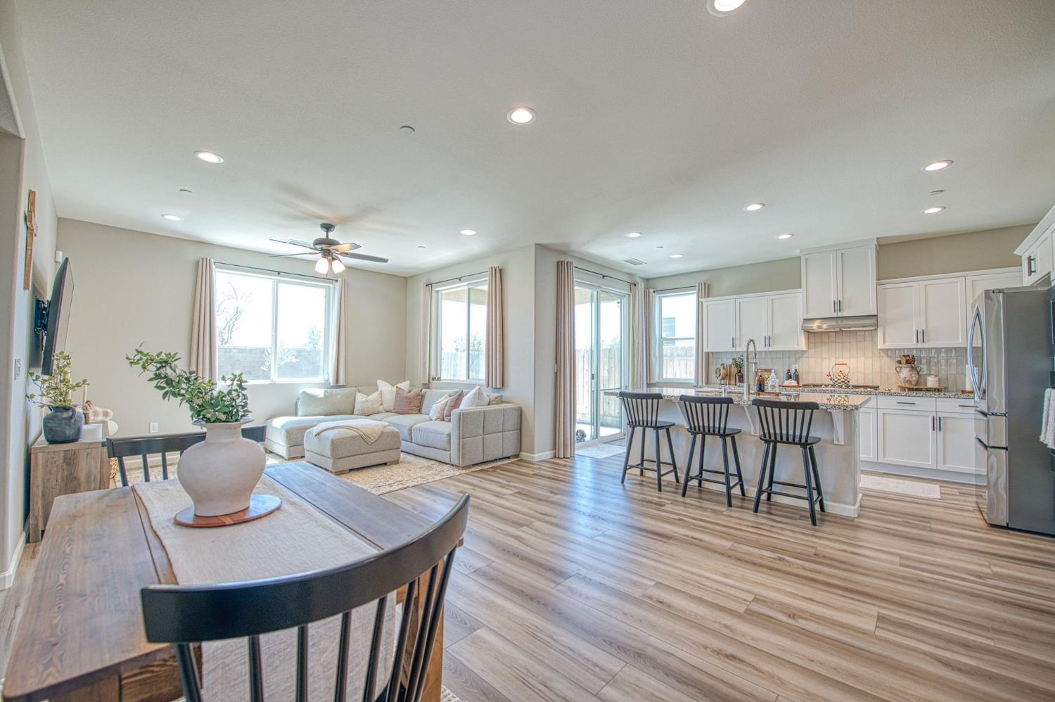 1275 Traverse Dr S, Madera, CA 93636