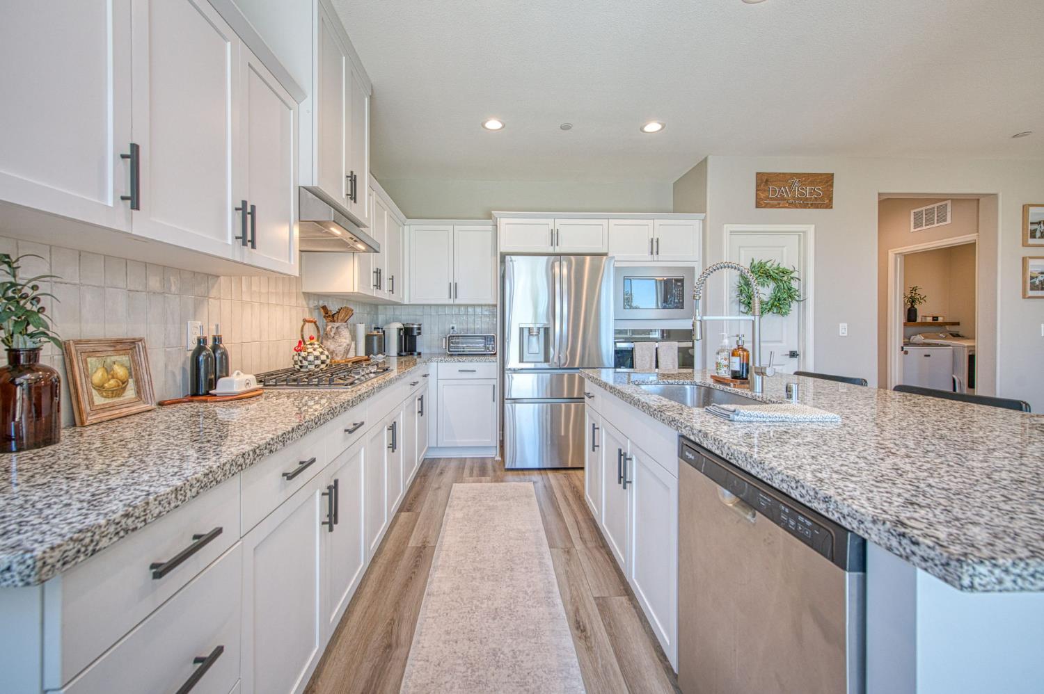 1275 Traverse Dr S, Madera, CA 93636