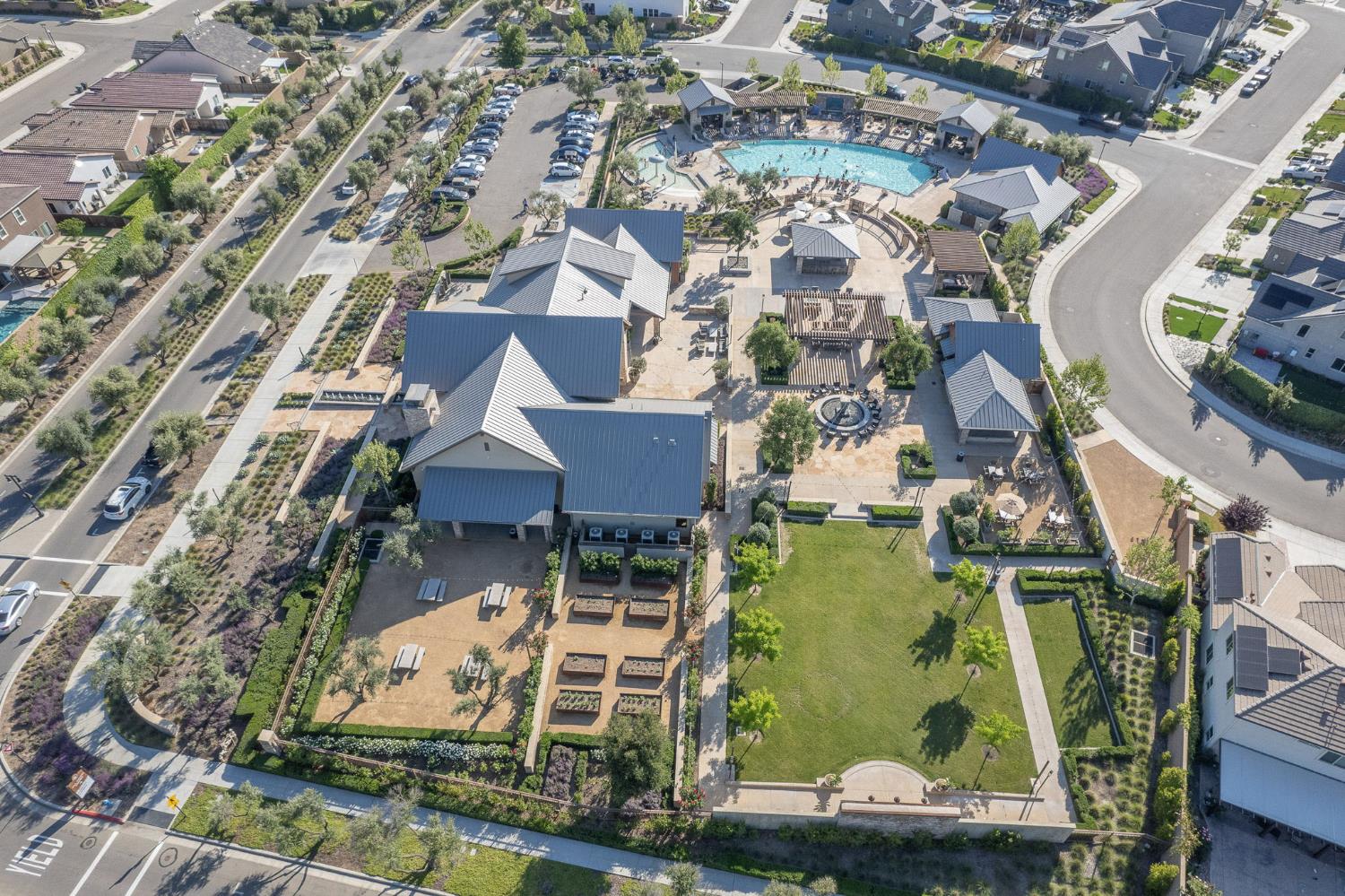 1275 Traverse Dr S, Madera, CA 93636