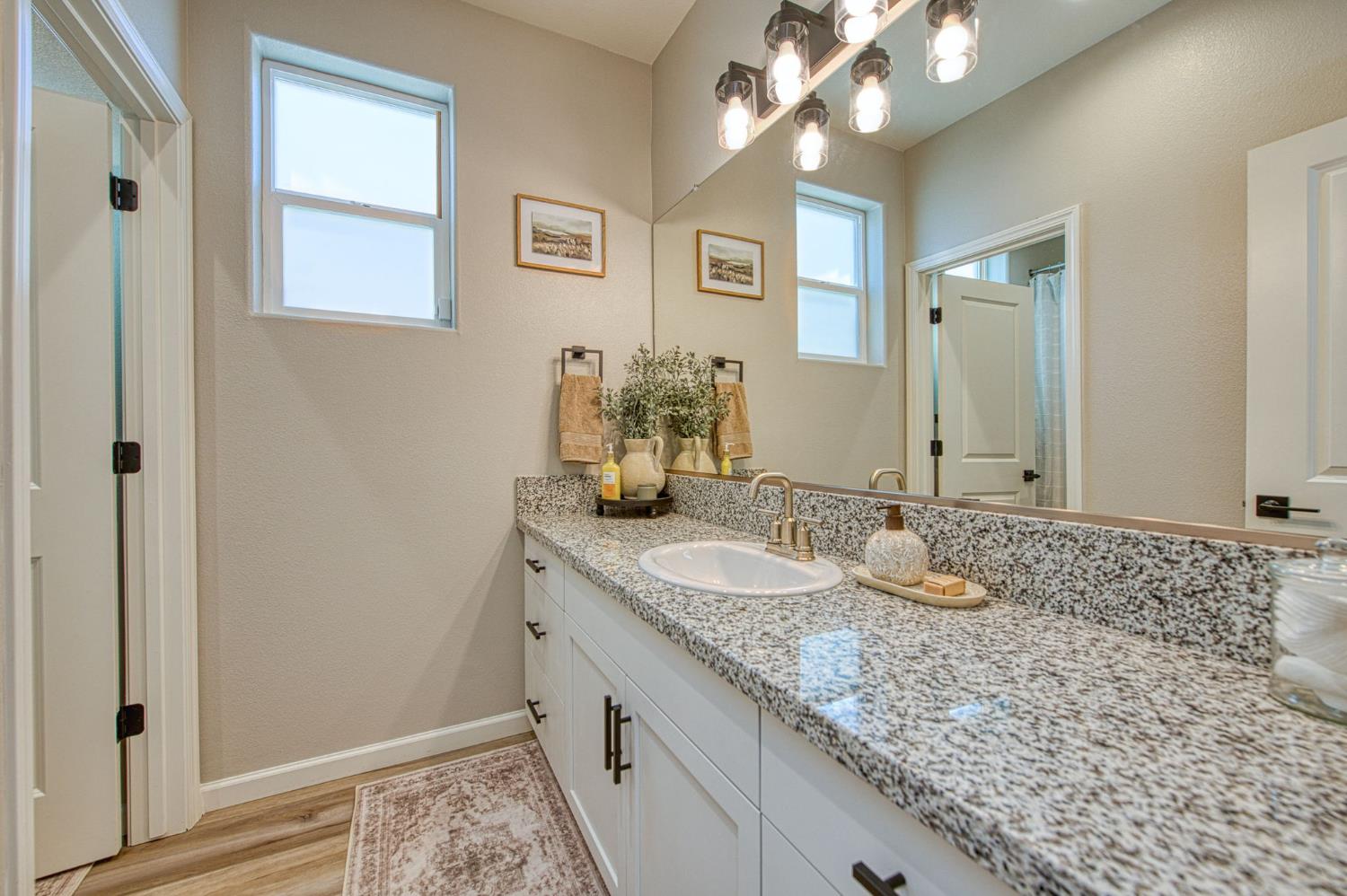 1275 Traverse Dr S, Madera, CA 93636