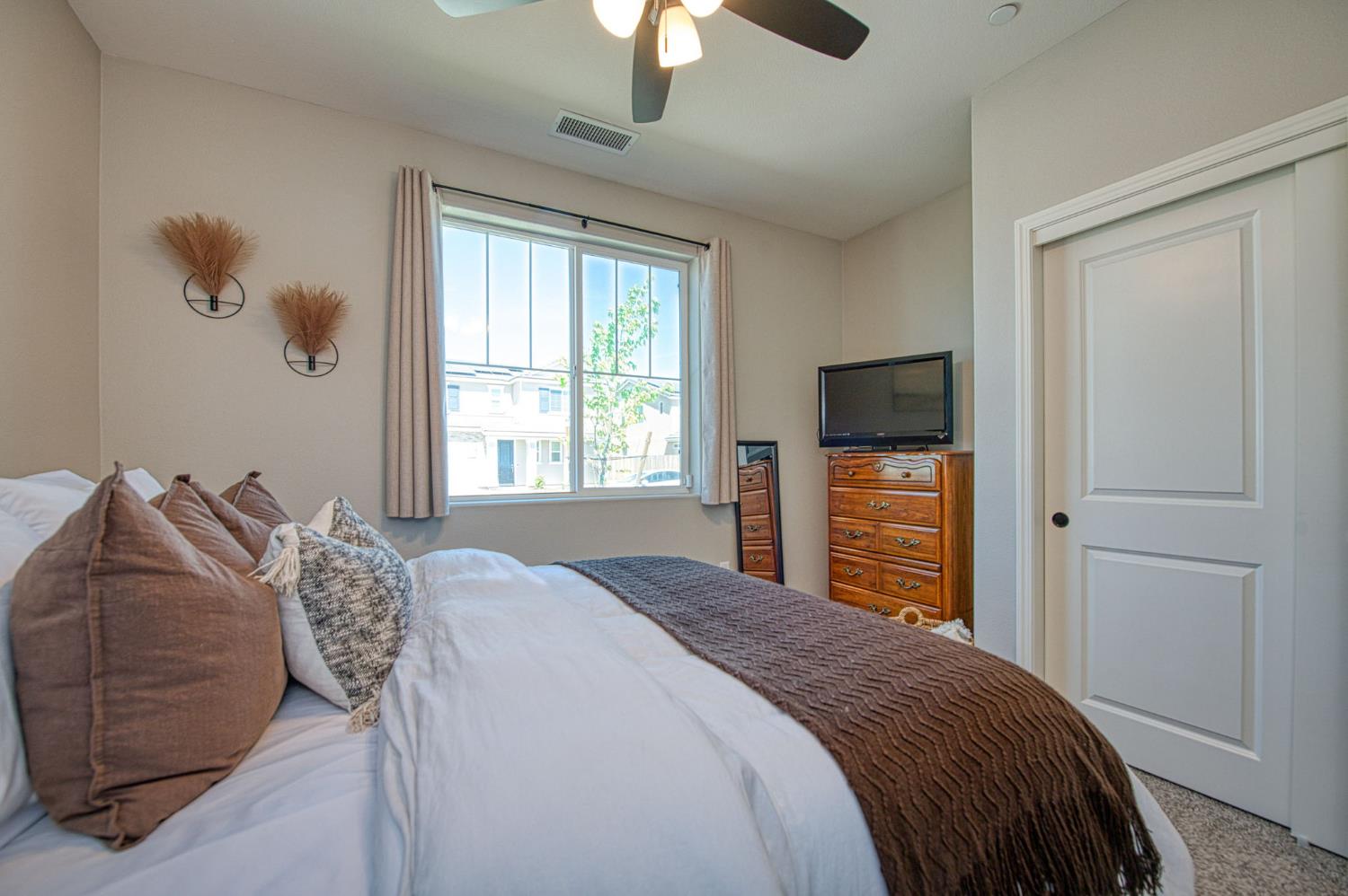 1275 Traverse Dr S, Madera, CA 93636