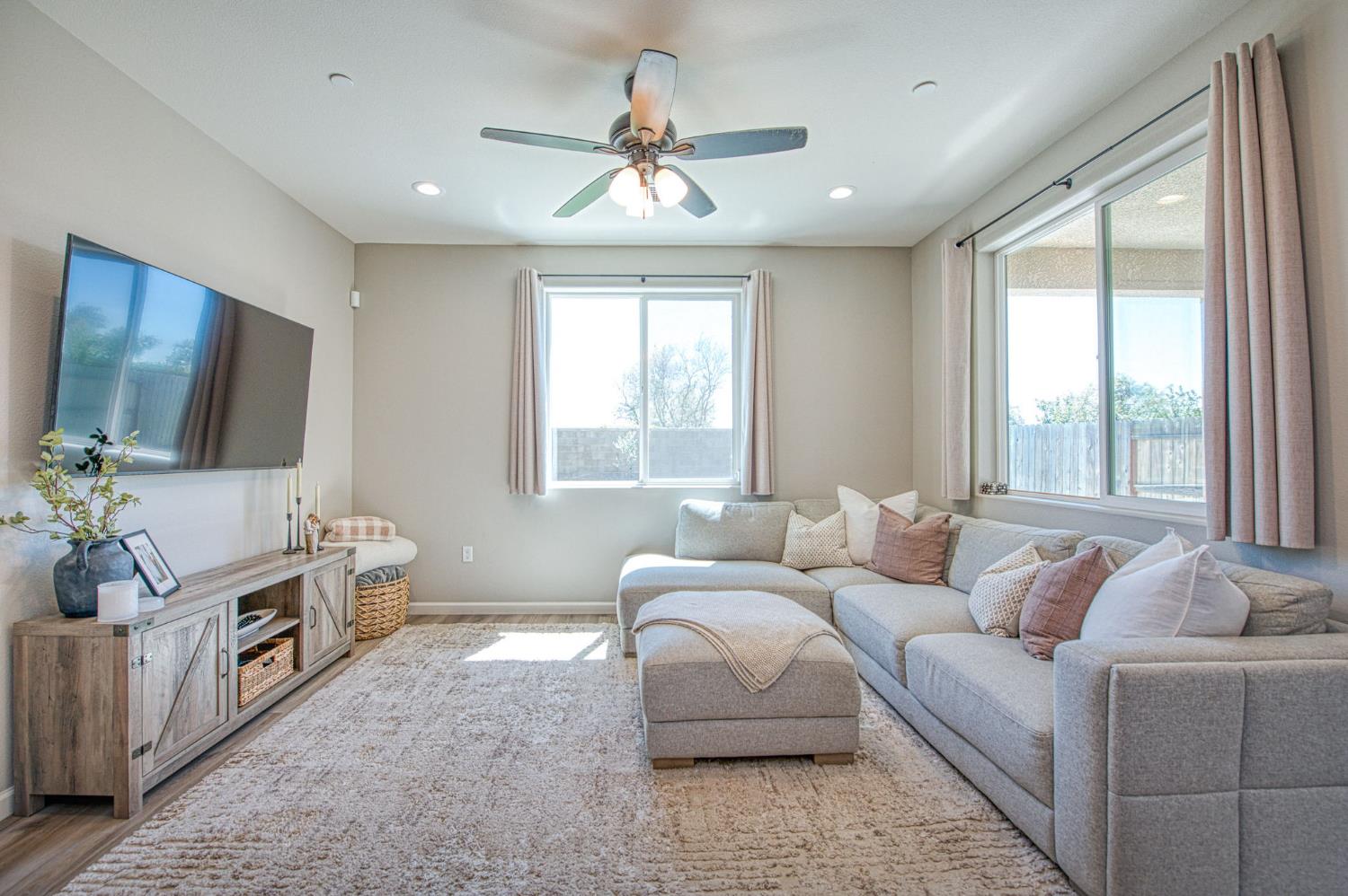 1275 Traverse Dr S, Madera, CA 93636