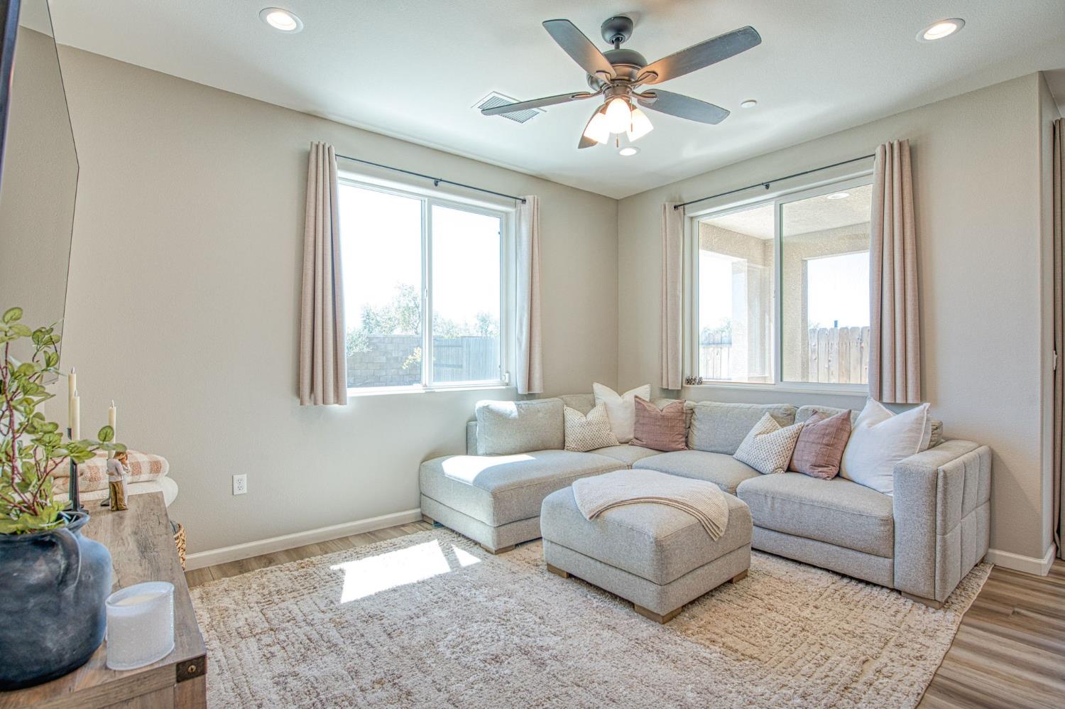 1275 Traverse Dr S, Madera, CA 93636