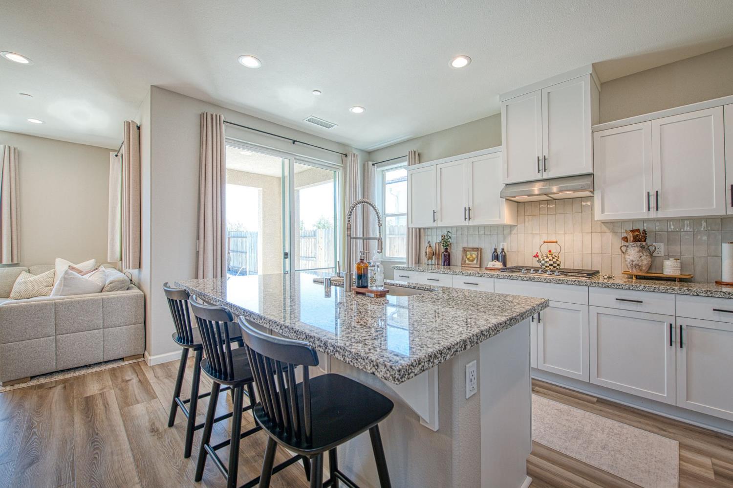 1275 Traverse Dr S, Madera, CA 93636