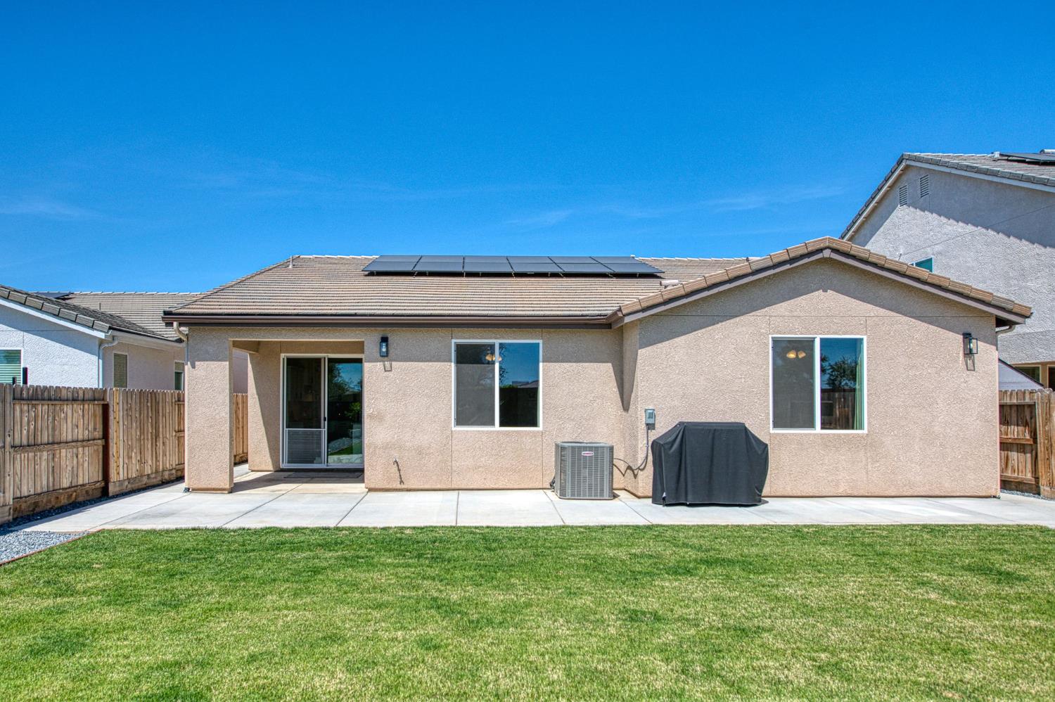 1275 Traverse Dr S, Madera, CA 93636