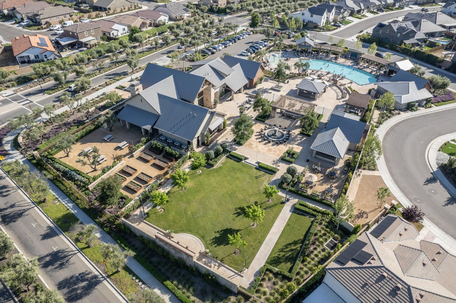 1275 Traverse Dr S, Madera, CA 93636