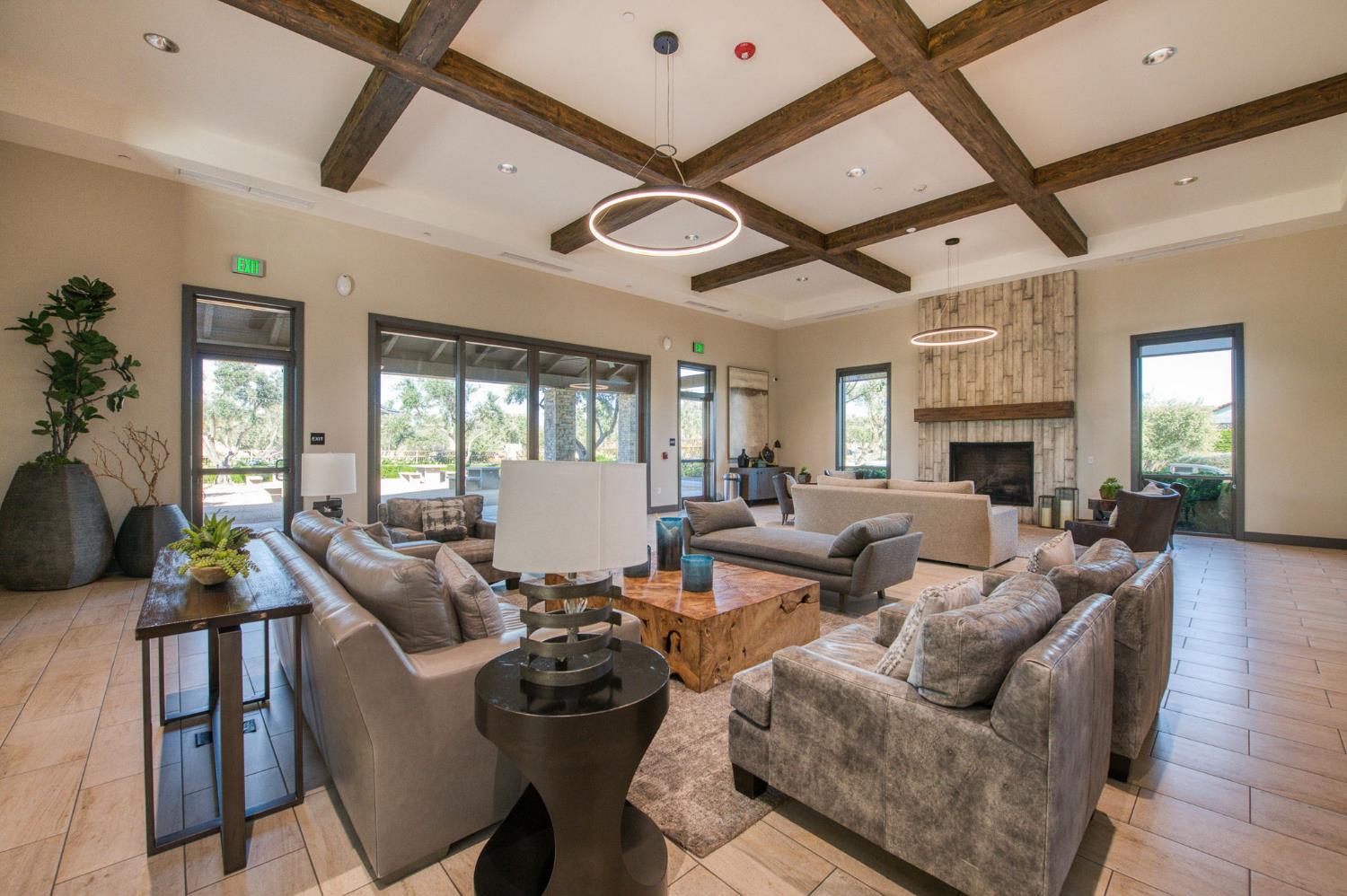 1275 Traverse Dr S, Madera, CA 93636