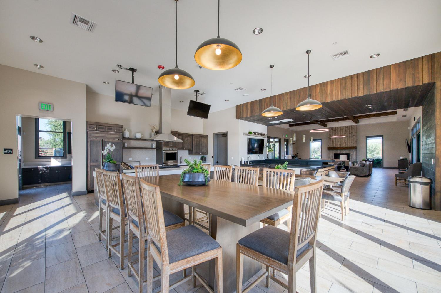 1275 Traverse Dr S, Madera, CA 93636