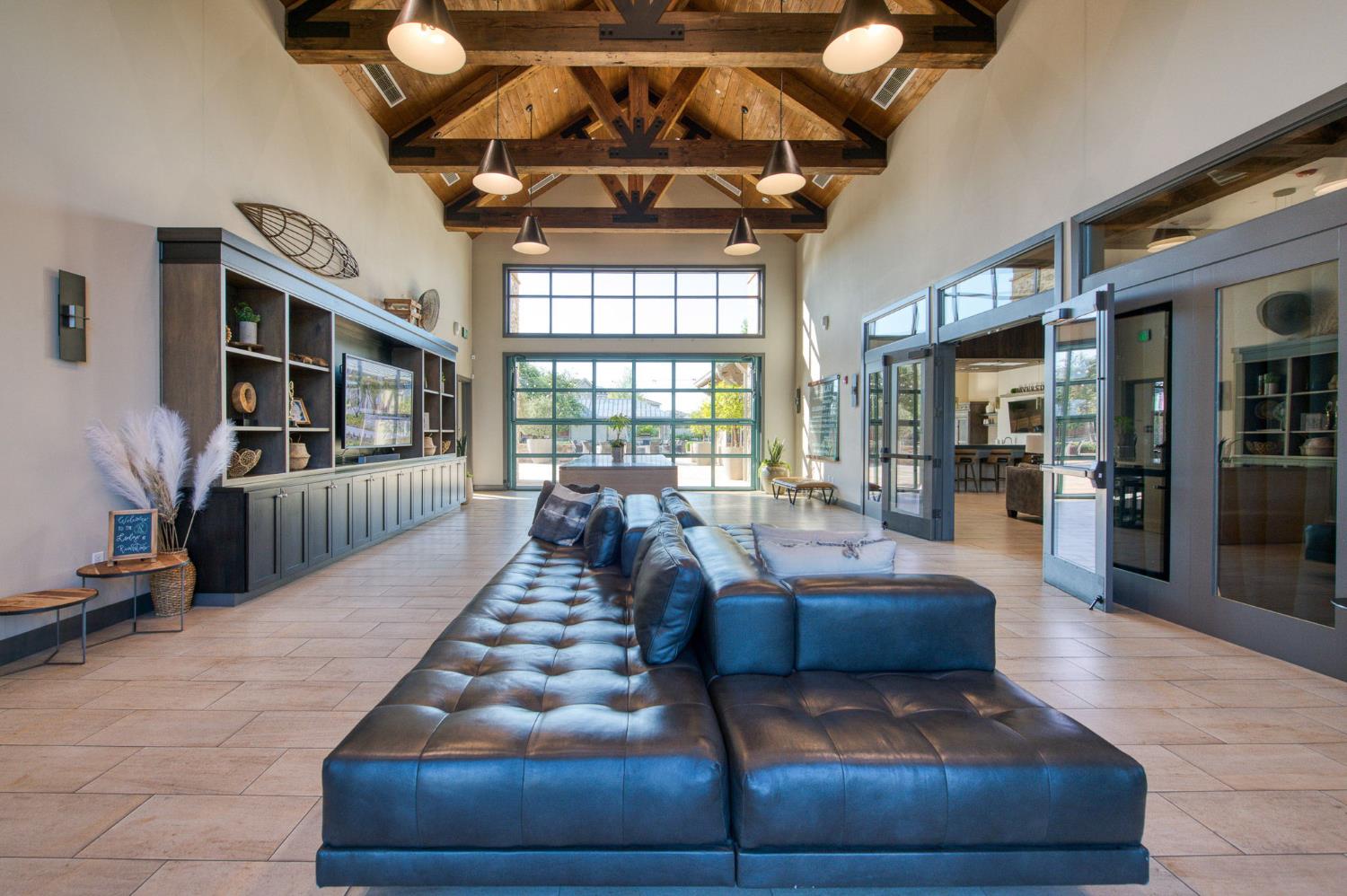 1275 Traverse Dr S, Madera, CA 93636