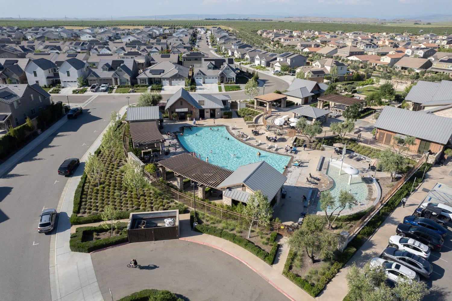 1275 Traverse Dr S, Madera, CA 93636