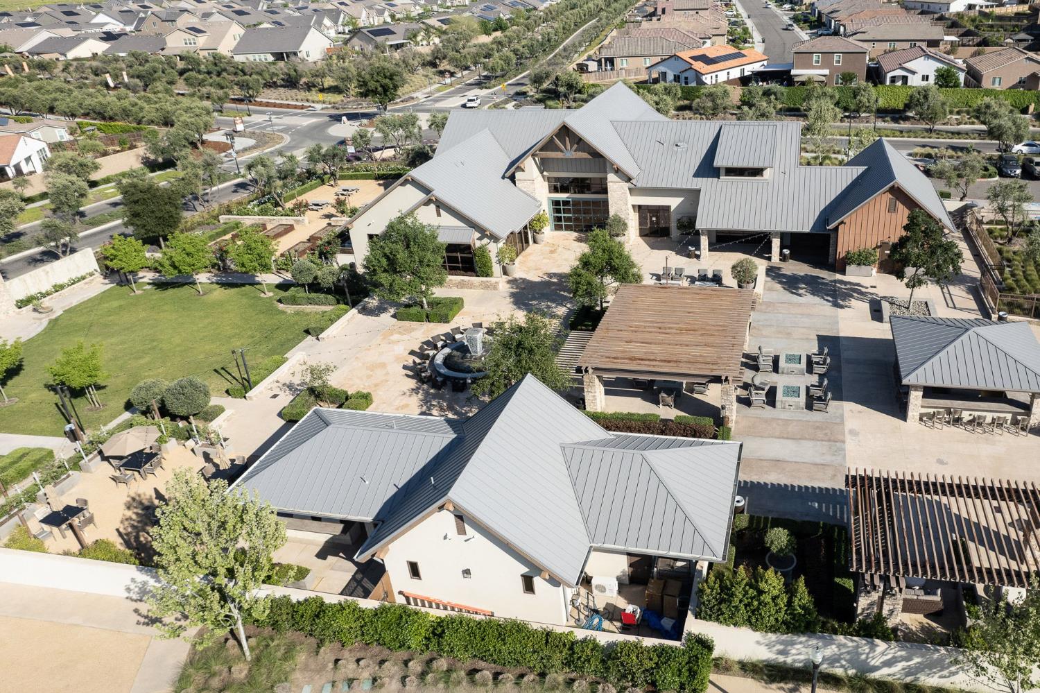 1275 Traverse Dr S, Madera, CA 93636