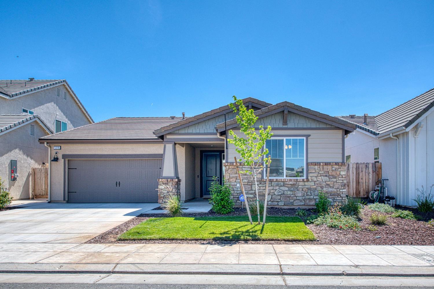 1275 Traverse Dr S, Madera, CA 93636