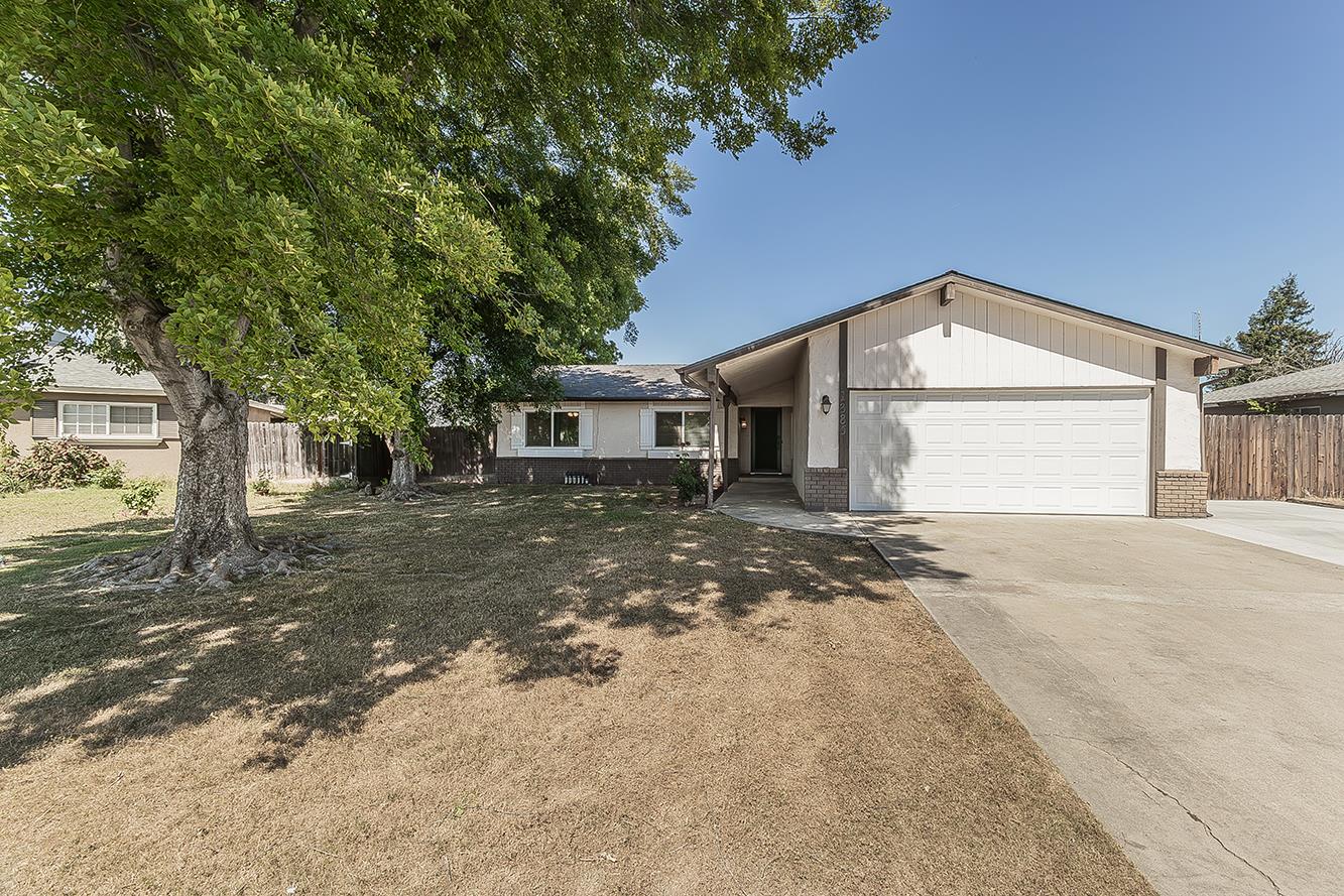 1385 Bernadine Dr, Clovis, CA 93611