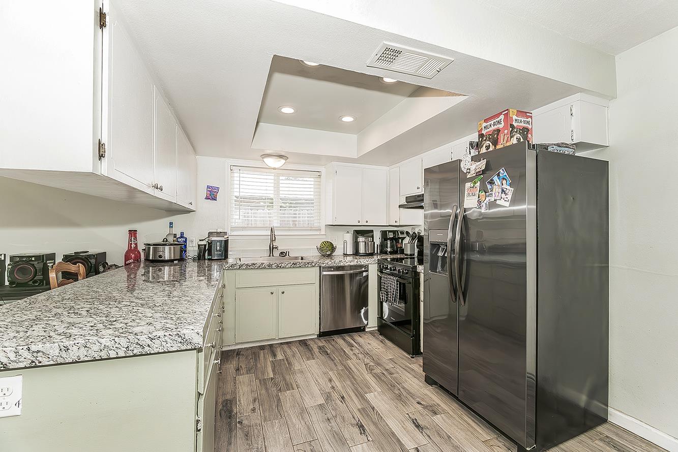 1385 Bernadine Dr, Clovis, CA 93611