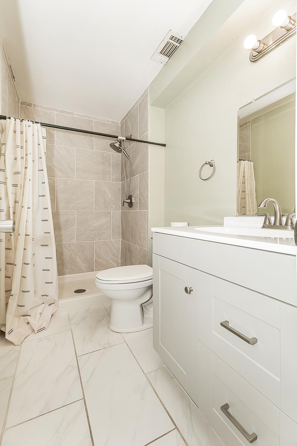 1385 Bernadine Dr, Clovis, CA 93611