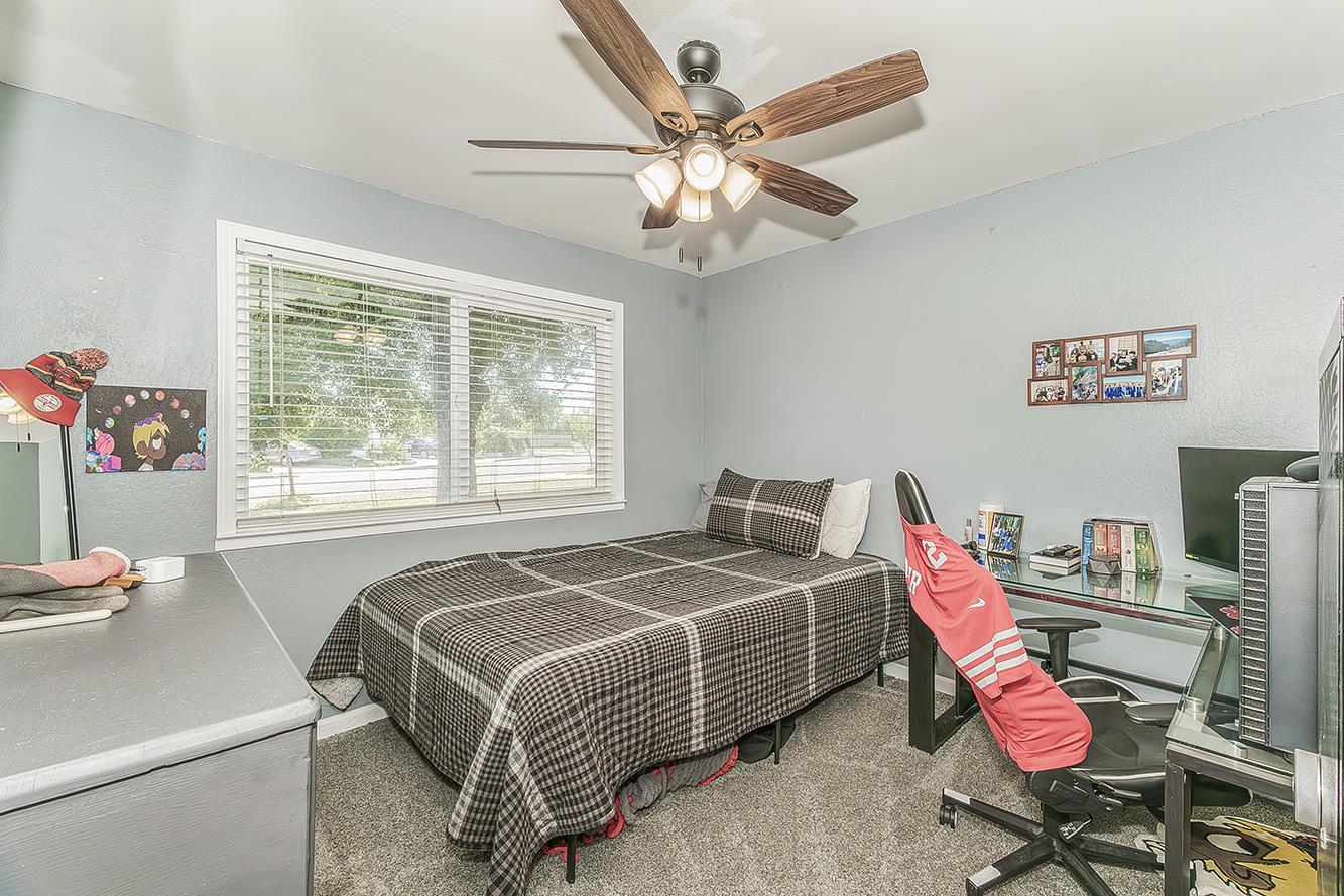 1385 Bernadine Dr, Clovis, CA 93611