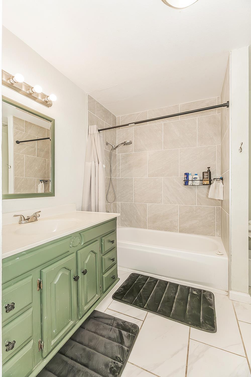 1385 Bernadine Dr, Clovis, CA 93611