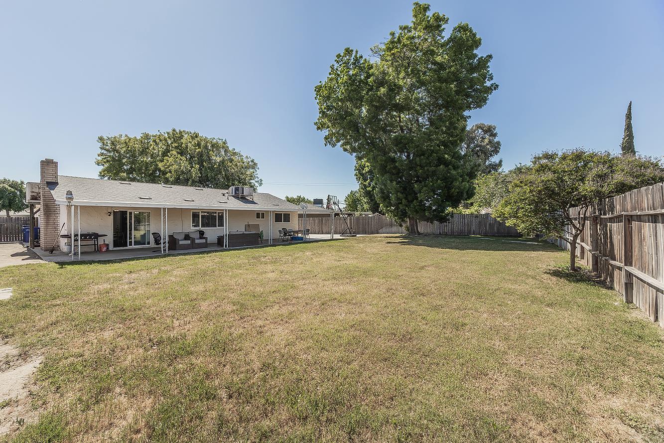 1385 Bernadine Dr, Clovis, CA 93611