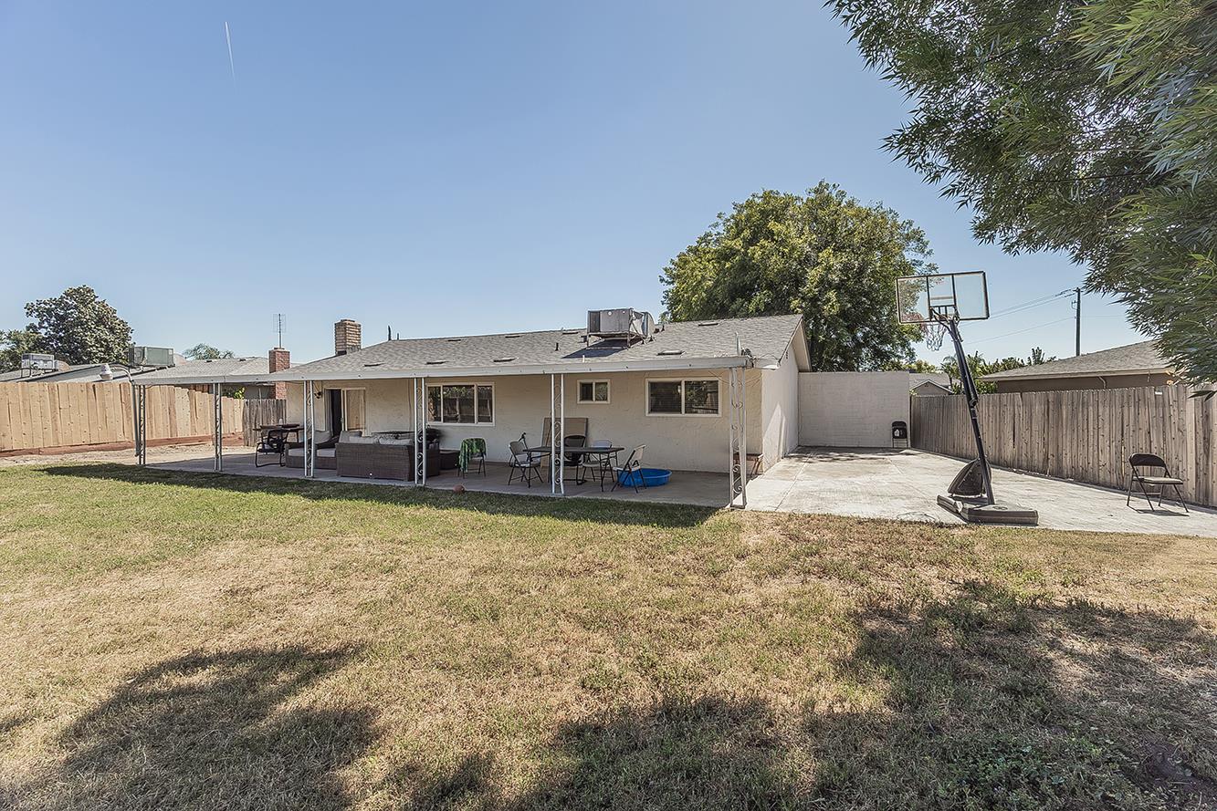 1385 Bernadine Dr, Clovis, CA 93611