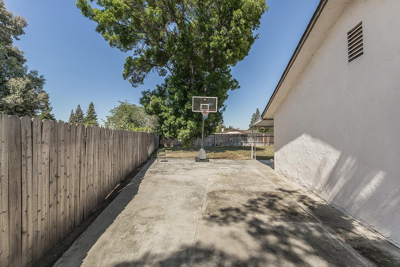 1385 Bernadine Dr, Clovis, CA 93611