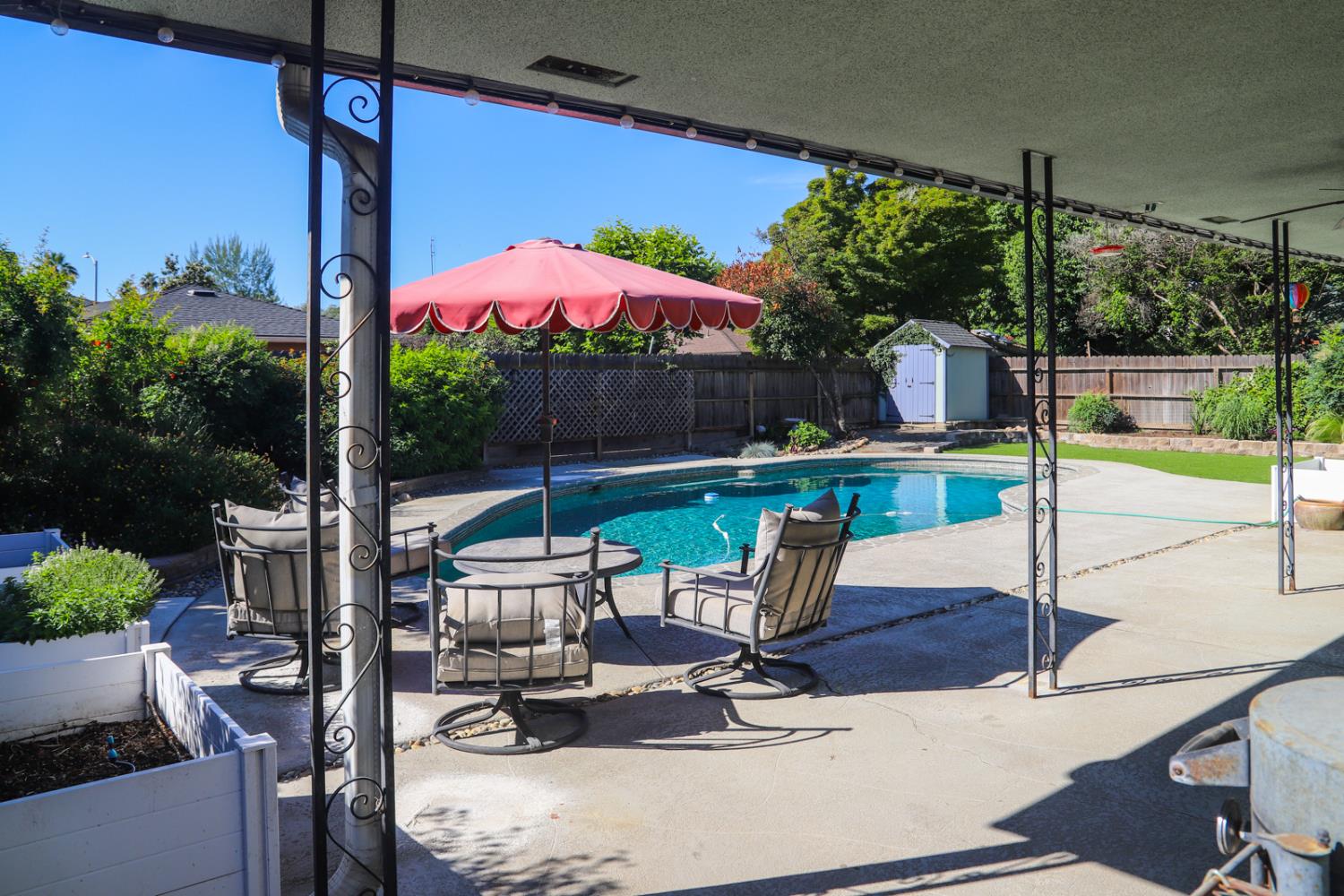 667 E Birch Ave, Fresno, CA 93720