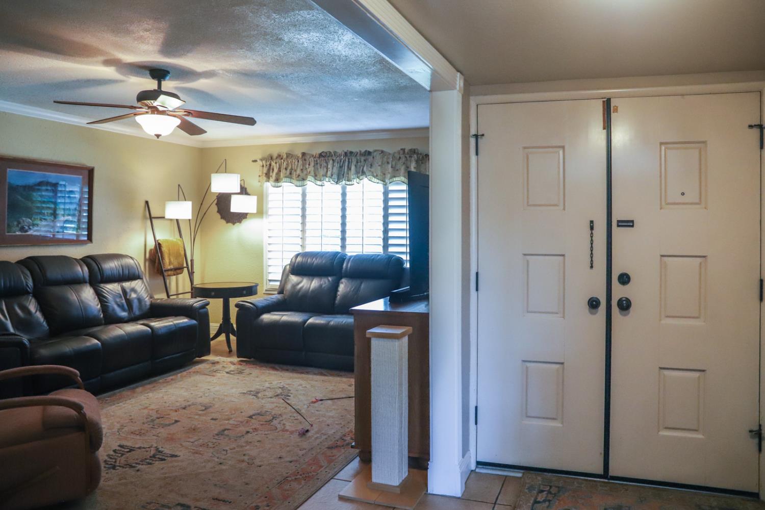 667 E Birch Ave, Fresno, CA 93720