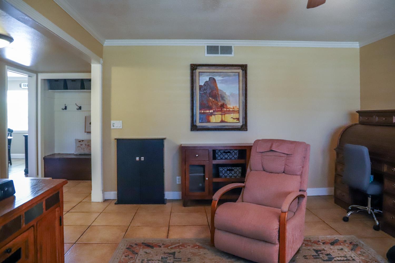 667 E Birch Ave, Fresno, CA 93720