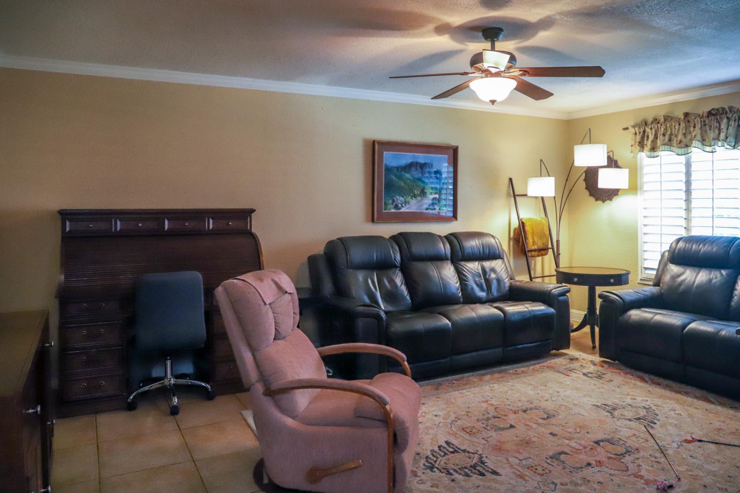 667 E Birch Ave, Fresno, CA 93720