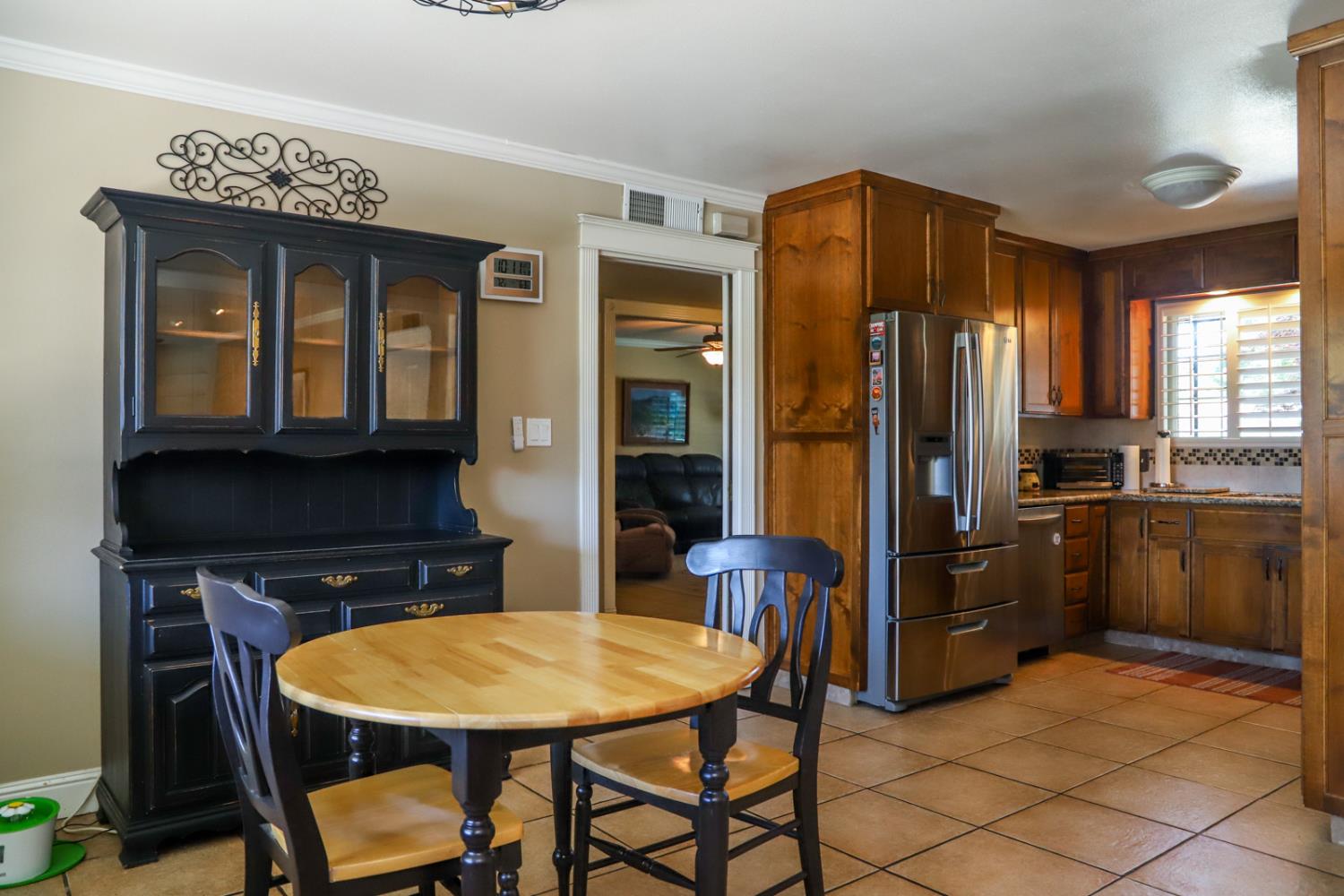 667 E Birch Ave, Fresno, CA 93720